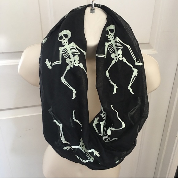 NWT Lularoe Nightmare Before Christmas Amelia Dress + FREE NWT Infinity Scarf - Picture 14 of 15